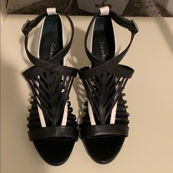 Calvin Klein black and white heels size 9 - Picture 5 of 5